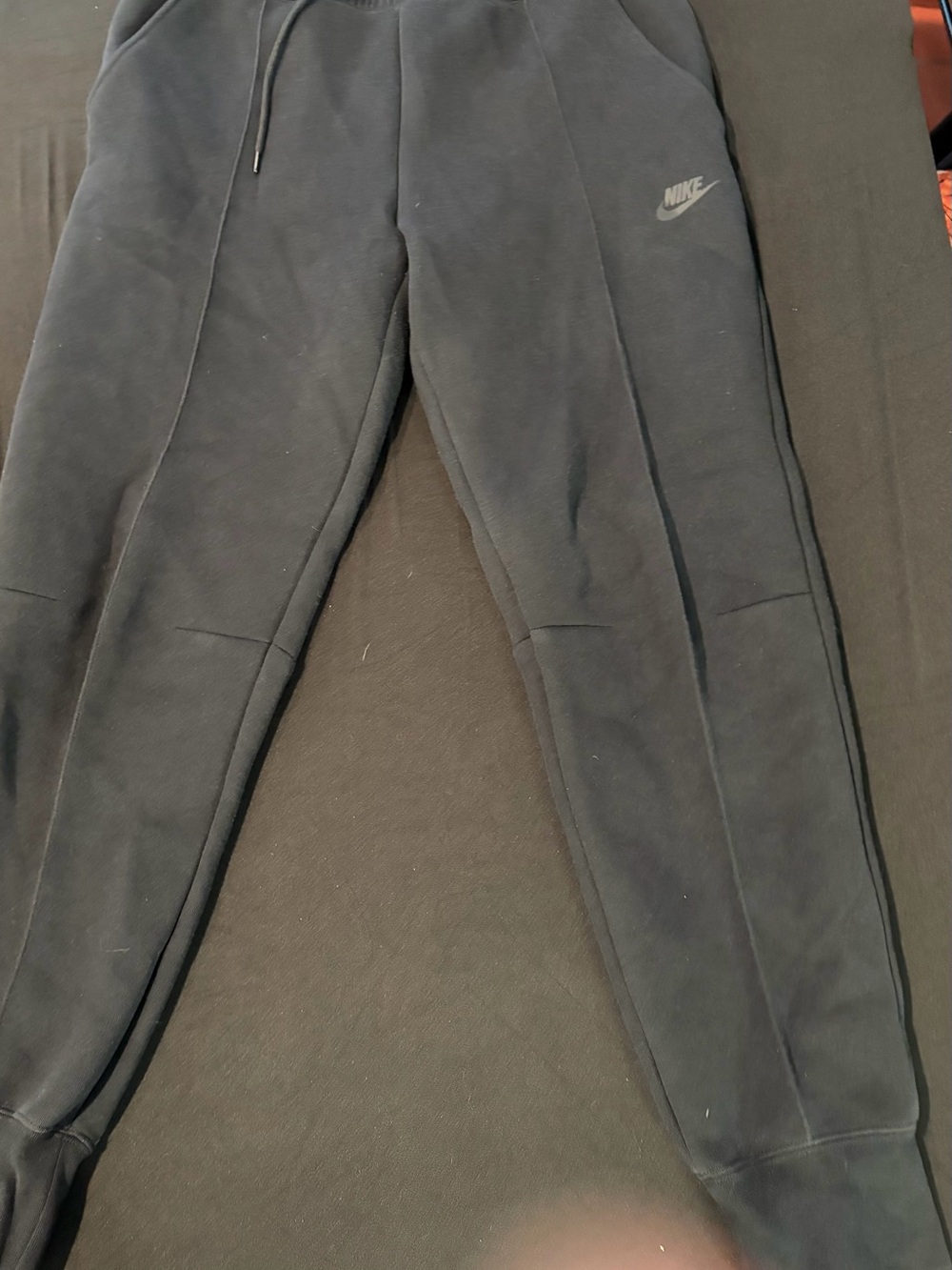 Nike mens Black Slim Fit Jogger Sweatpants